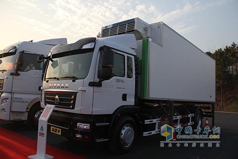 中國重汽 汕德卡 380馬力 4X2 國四甩廂冷藏車