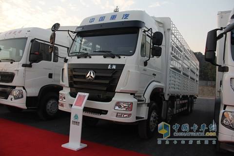 中國(guó)重汽 T5G 290馬力 8X4 LNG 倉(cāng)柵車