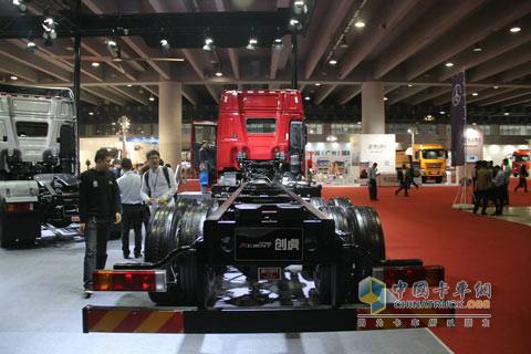 四川現(xiàn)代 Xcient創(chuàng)虎 410馬力 8X4 國(guó)四 載貨車