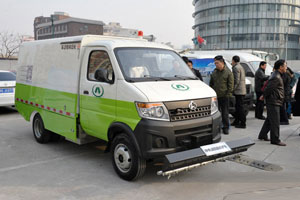 長安新能源電動(dòng)環(huán)衛(wèi)車亮相津門