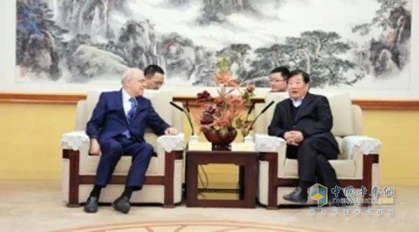 譚旭光董事長(zhǎng)會(huì)見(jiàn)了AVL公司主席、CEO李斯特