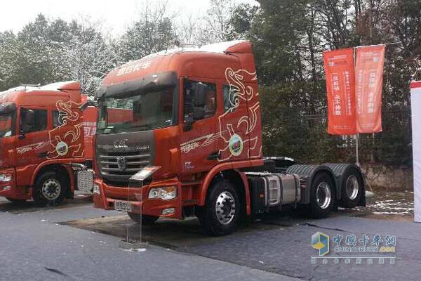 聯(lián)合卡車(chē)2015款6X2R K12牽引車(chē)
