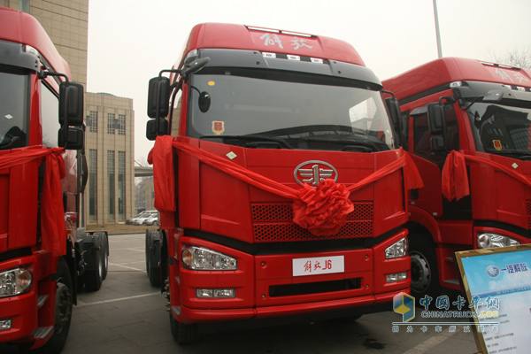 一汽解放J6全品系天然氣產(chǎn)品全國(guó)總投放儀式