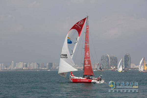 東風(fēng)號閃耀2014-2015沃爾沃環(huán)球帆船賽三亞站