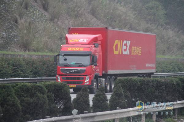 個體戶加入大車隊成為專業(yè)司機