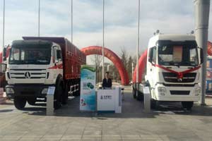 北奔攜V3M牽引車和NG80自卸車亮相鄂爾多斯煤博會(huì)