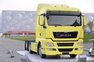 與伯尼熊共舞 MAN TGX 28.480亮相大眾汽車集團(tuán)之夜
