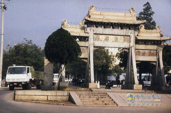 1993年，行駛在路上的斯太爾卡車