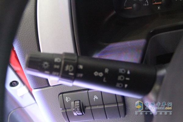 上海車展 福田汽車發(fā)布戰(zhàn)略性電商快遞物流一站式解決方