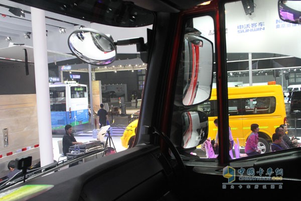 上海車展 上汽依維柯紅巖發(fā)布全新車聯(lián)網(wǎng)系統(tǒng)“杰時(shí)達(dá)”