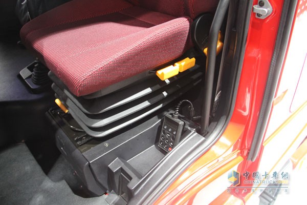 上海車展 上汽依維柯紅巖發(fā)布全新車聯(lián)網(wǎng)系統(tǒng)“杰時(shí)達(dá)”