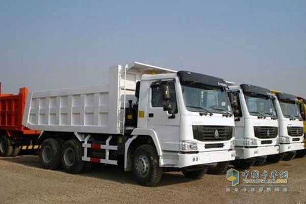 中國重汽5.4米HOWO自卸車