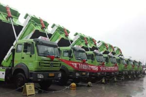 20臺(tái)北奔重卡新型城市渣土車交付合肥用戶 