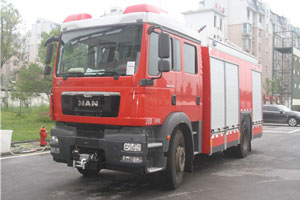 德國(guó)曼城市多功能主戰(zhàn)消防車入駐海南州