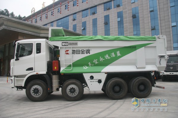 聯(lián)合卡車攜手馳田金鋼推出中國(guó)首款4軸智能環(huán)保渣土車