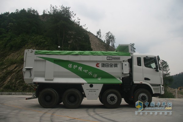聯(lián)合卡車攜手馳田金鋼推出中國(guó)首款4軸智能環(huán)保渣土車
