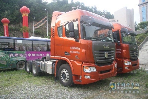 聯(lián)合卡車攜手馳田金鋼推出中國(guó)首款4軸智能環(huán)保渣土車
