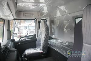 聯(lián)合卡車攜手馳田金鋼推出中國(guó)首款4軸智能環(huán)保渣土車