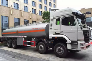 重汽豪瀚運油車助力第四屆中國化工物流供應(yīng)鏈高峰論壇