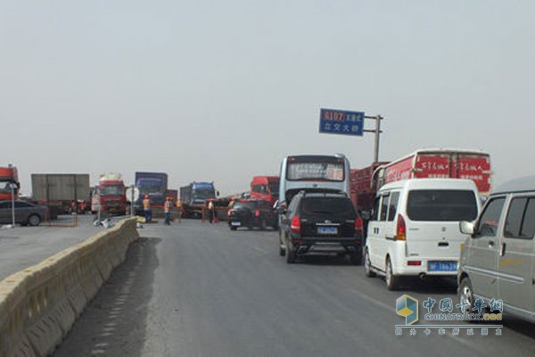 道路設(shè)計缺陷是事故元兇之一