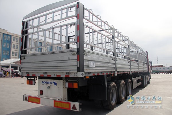 應用鍍鋅技術(shù)的施密茨掛車