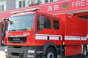 斥資450多萬(wàn) 嘉興港配備進(jìn)口化學(xué)消防車