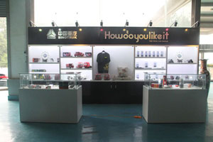 中國重汽成立國內(nèi)首家實體卡車文化用品店