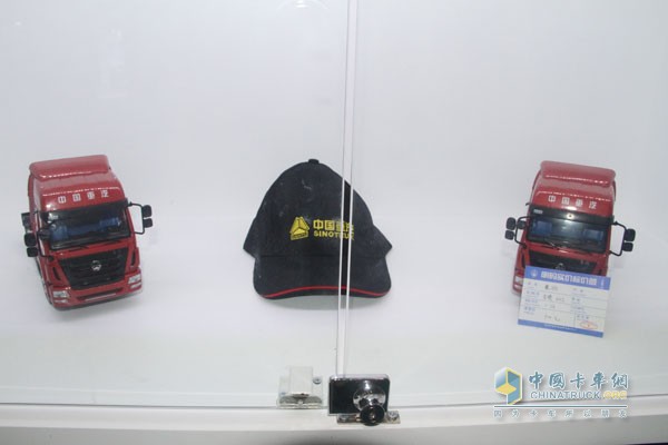 中國重汽成立國內(nèi)首家實體卡車文化用品店
