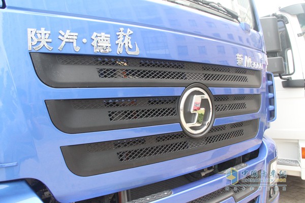 陜汽重卡 德龍新M3000 220馬力 6x2 國(guó)四 載貨車