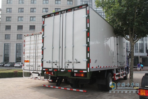 陜汽重卡 德龍新M3000 220馬力 6x2 國(guó)四 載貨車