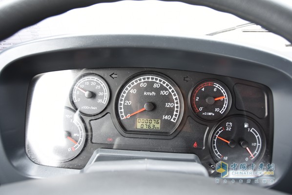 福田瑞沃 康明斯ISF3.8L 168馬力 4X2 載貨車（內飾）