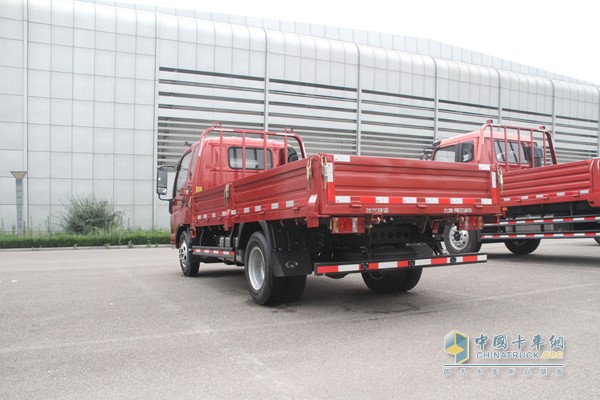 福田瑞沃 時代驍運 110馬力 4X2 自卸車（外觀）