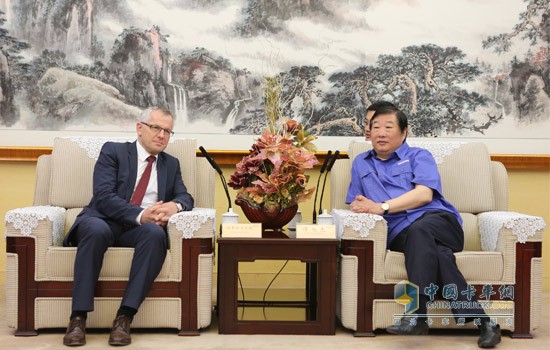 濰柴董事長(zhǎng)譚旭光會(huì)見FEV公司CEO史蒂芬·皮辛格