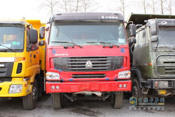 中國(guó)重汽 HOWO重卡 340馬力 6X4 LNG自卸車(chē)