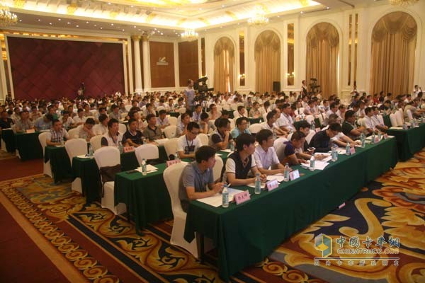 2015中國(guó)(隨州)專用汽車產(chǎn)業(yè)發(fā)展論壇現(xiàn)場(chǎng)