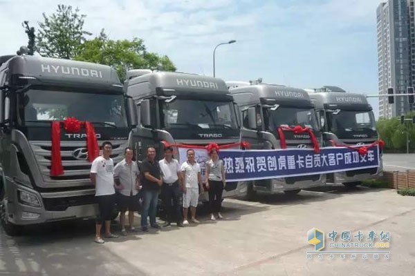 創(chuàng)虎重卡自貢大客戶交車(chē)
