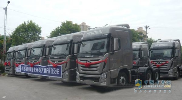 創(chuàng)虎重卡自貢大客戶交車(chē)