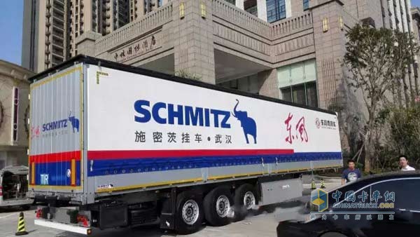 武漢施密茨側簾車