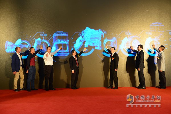 全新升級雙炮連響 紅巖杰卡、全新杰獅暢途版上市