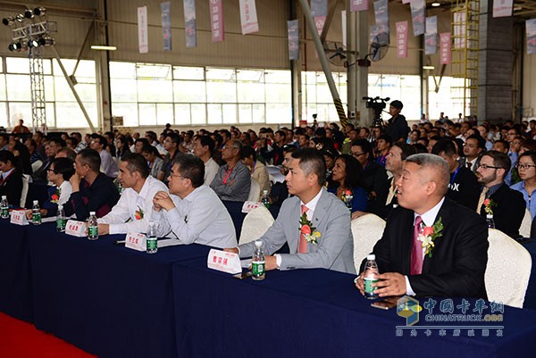 全新升級雙炮連響 紅巖杰卡、全新杰獅暢途版上市
