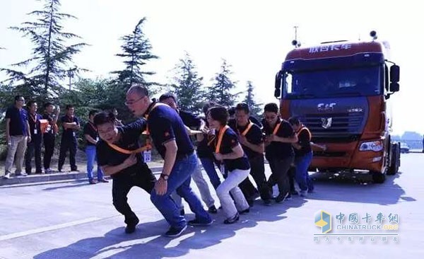 公司管理團(tuán)隊(duì)率先垂范，聚力拉動(dòng)卡車(chē)