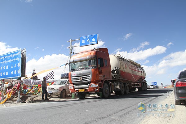 聯合卡車U420 6X4牽引車奪冠