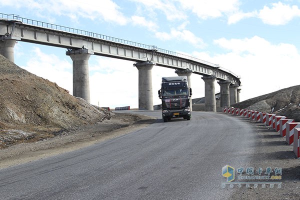 聯(lián)合卡車一直在謀變、奮進的道路上昂首前進