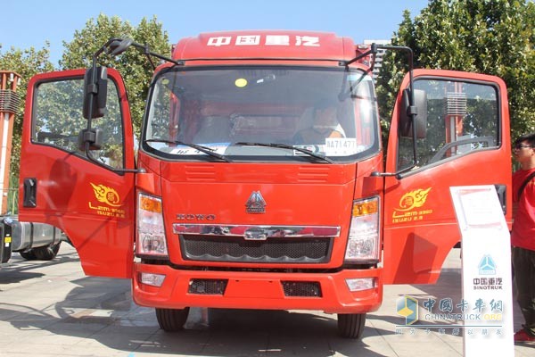 中國重汽濟(jì)南車展走“高端范兒” 主打曼發(fā)動機(jī)卡車產(chǎn)品