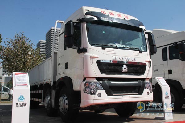 中國重汽濟(jì)南車展走“高端范兒” 主打曼發(fā)動機(jī)卡車產(chǎn)品