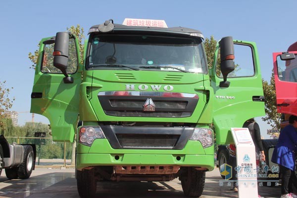中國重汽濟(jì)南車展走“高端范兒” 主打曼發(fā)動機(jī)卡車產(chǎn)品