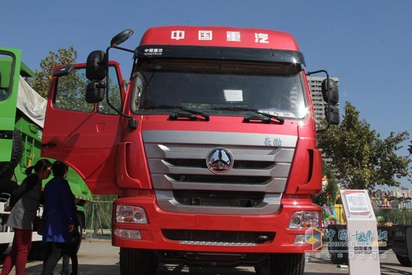 中國重汽濟(jì)南車展走“高端范兒” 主打曼發(fā)動機(jī)卡車產(chǎn)品