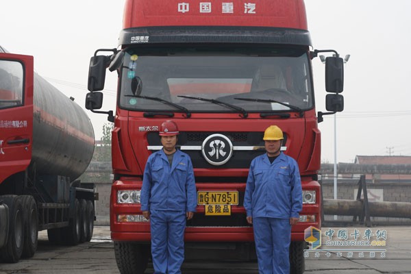 中國(guó)重汽危險(xiǎn)品運(yùn)輸車