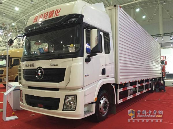 德龍X3000后提升廂式貨車(chē)