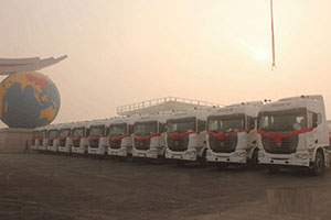 高端配置顯實力 33臺聯(lián)合卡車危險品運(yùn)輸車交付黃驊